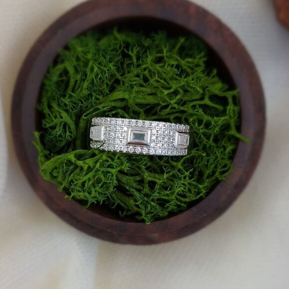 ⭐925 Sterling Silver Luxury Wedding Band - Picture 3 of 11